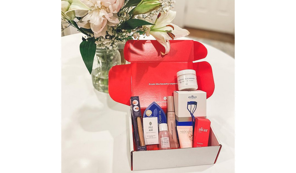 GET YOUR ALLURE BEAUTY BOX FOR $1!!
